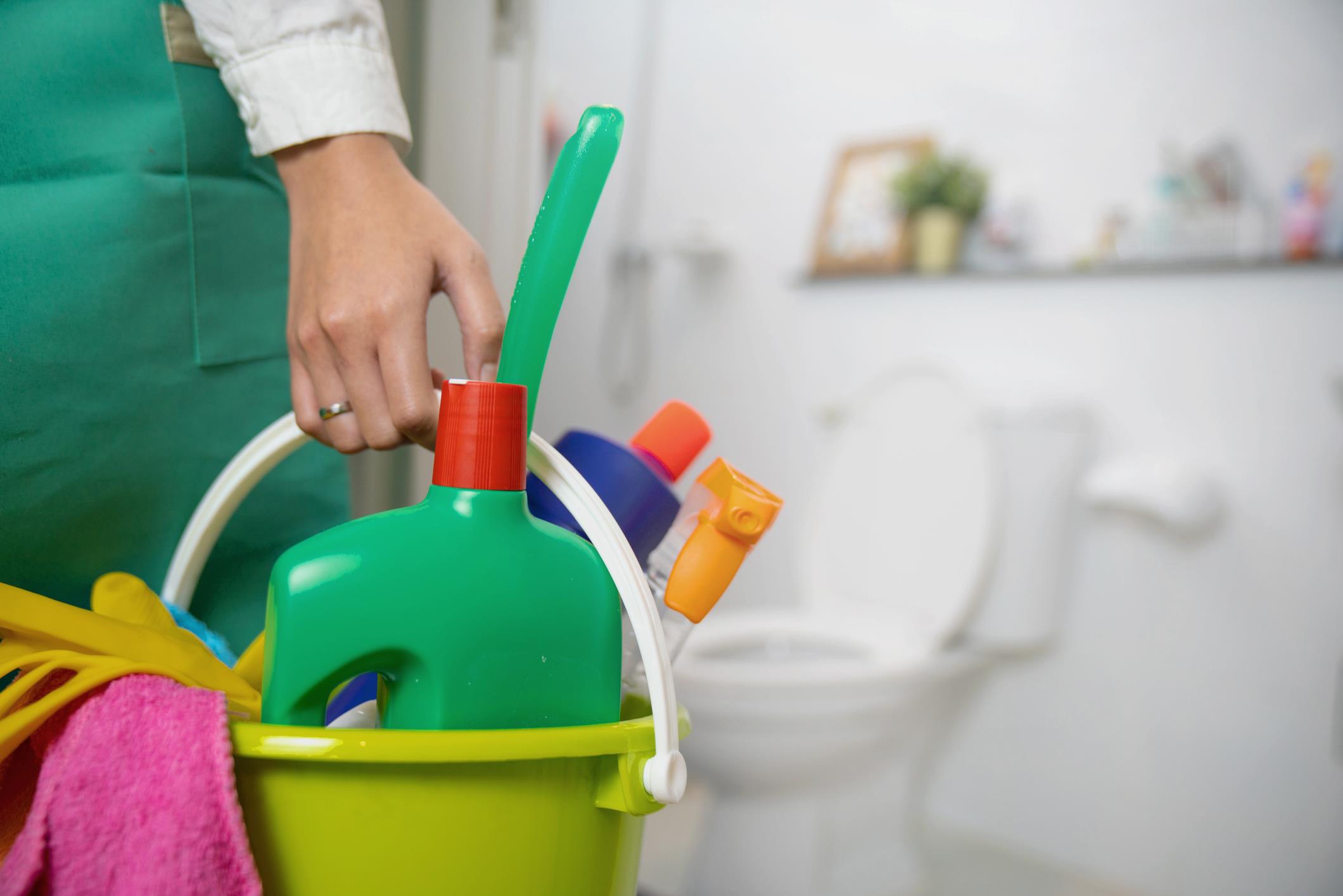 (FLOOR)  (TOILET)  CLEANER